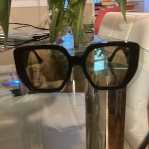 GROOVY GUCCI SUNGLASSES